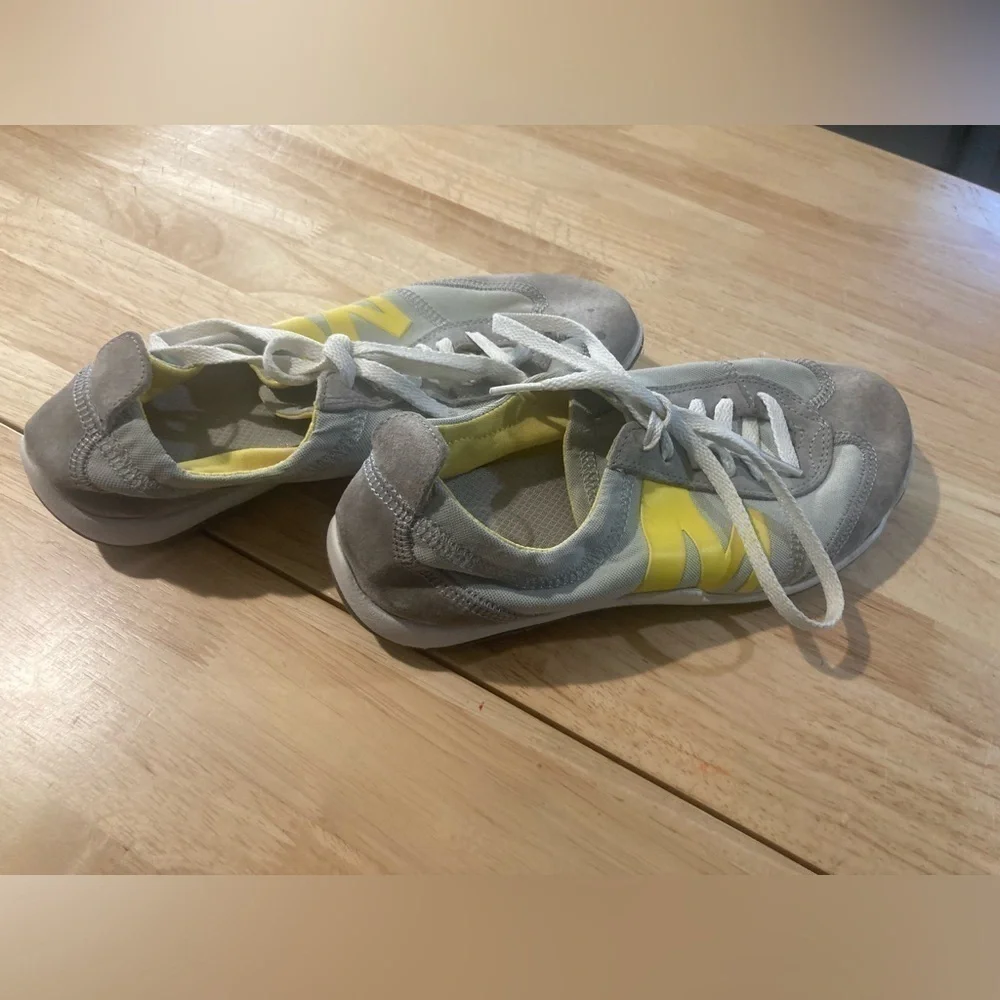 Merrell women’s ice performance footwear in size 5 1/2 in good condition